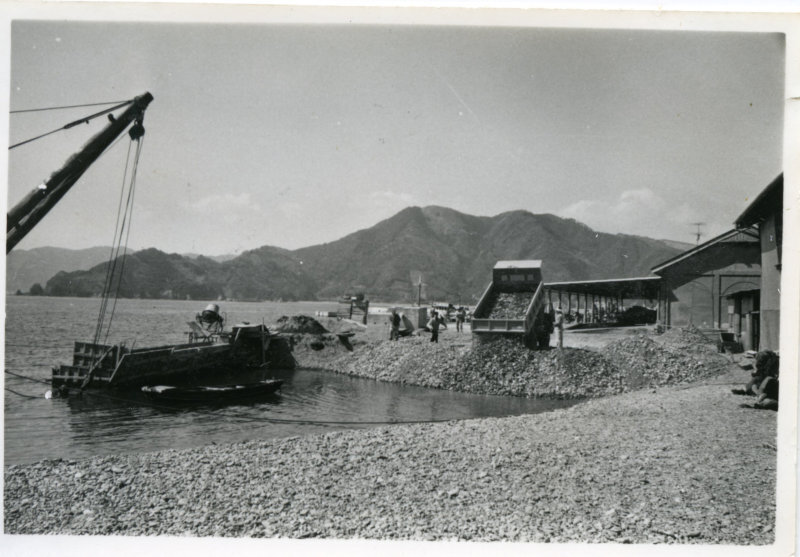 須崎魚市場東側岸壁工事の写真