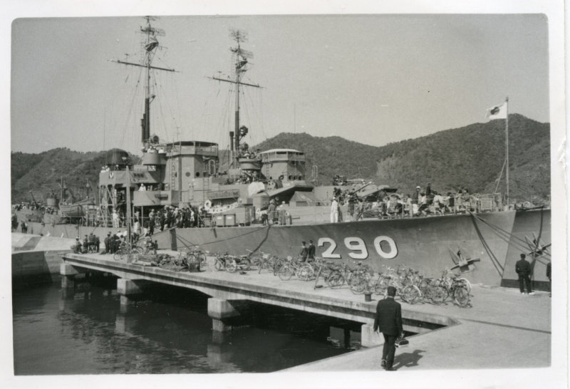 自衛艦くす・さくら入港の写真