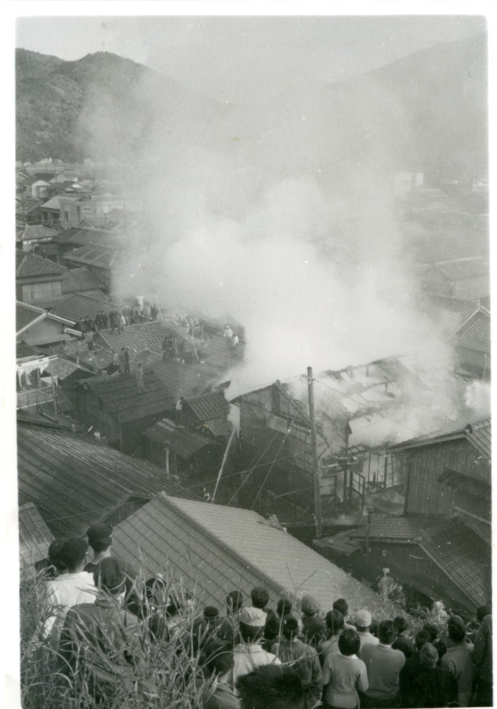 原町製油所の昼火事の写真