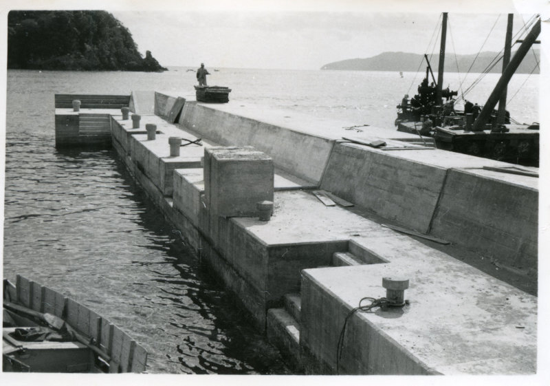 須崎海岸防砂提工事の写真