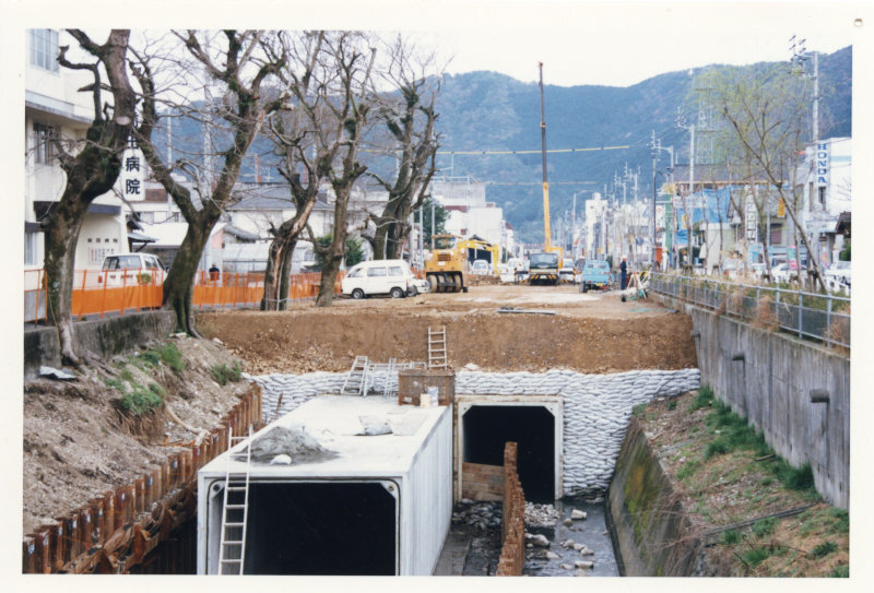 工事が進む川端シンボルロードの写真