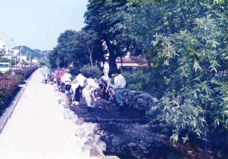 川端シンボルロード一斉清掃の写真