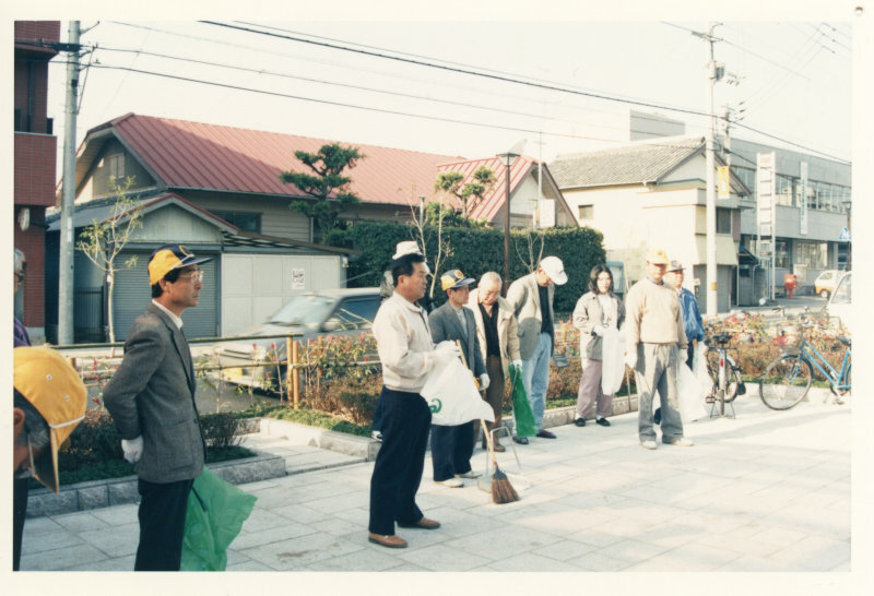 川端シンボルロード一斉清掃の写真