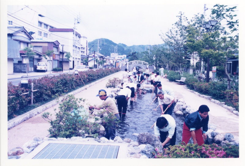 川端シンボルロード一斉清掃の写真