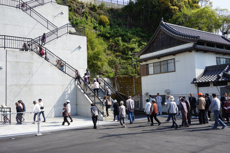 城山公園避難道通り初め式の写真